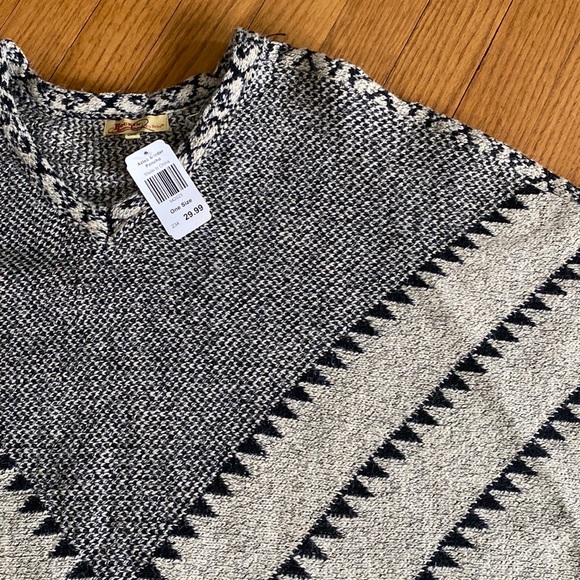 Rockin’ Jackets & Blazers - NWT Aztec poncho